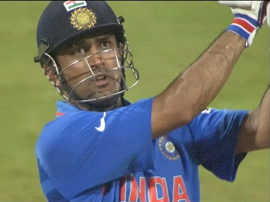 this is historical image for indian cricket history as ms dhoni hit six on last ball aganist srilanka